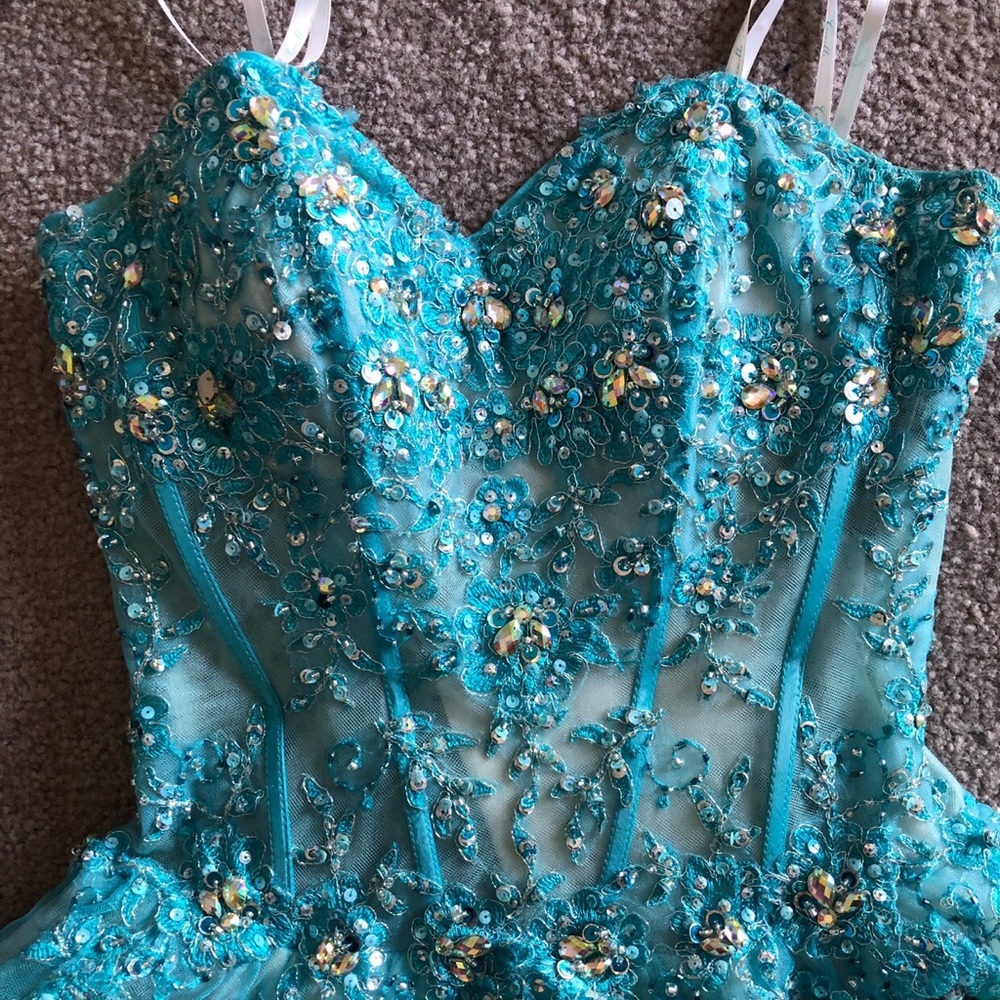 Dress - Picture 3 of 4